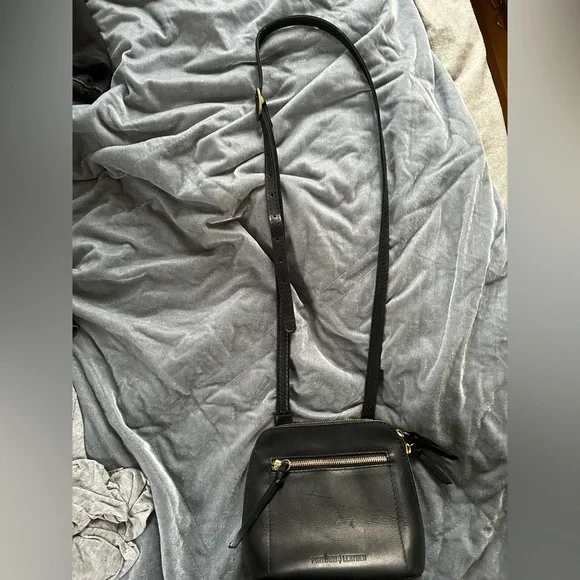 Portland Leather Women’s Black Crossbody Bag Blk - Picture 2 of 5